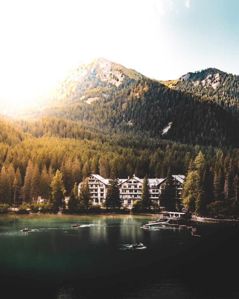 Lago Di Braies Hotel - Lago Di Braies: a mysterious lake in the Dolomites