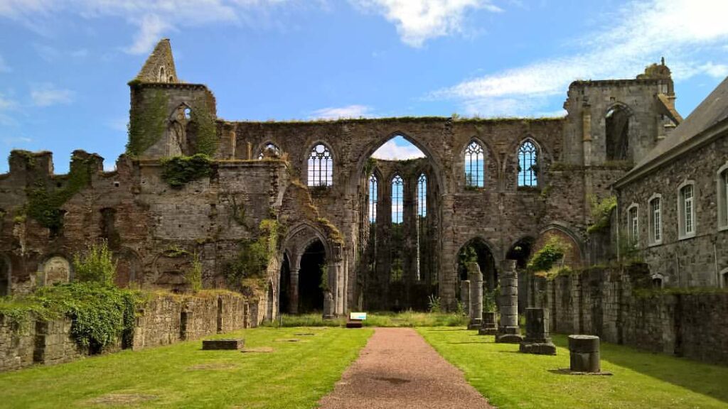 Aulne Abbey ruins in Thuin - Aulne Abbey, a historical landmark in the Valley of Peace