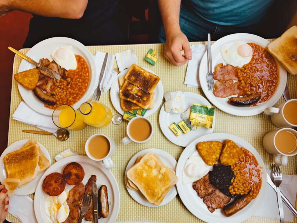 Full English Breakfast - A Guide to the Best of British Cuisine: Top 15 British Dishes