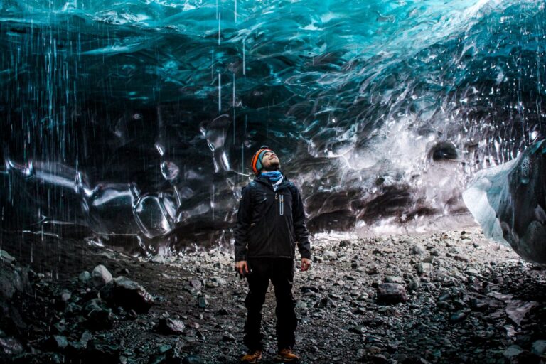 Travel Guide to the enormous Vatnajökull glacier in Iceland
